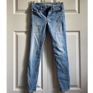 American Eagle light wash skinny jeans